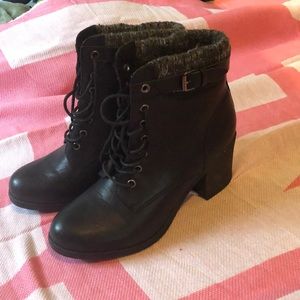 Women’s heeled bootie